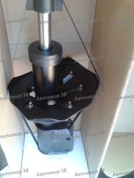 G32166R Стойка амортизационная | перед прав |